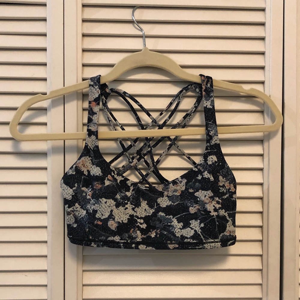 Lululemon sports bra